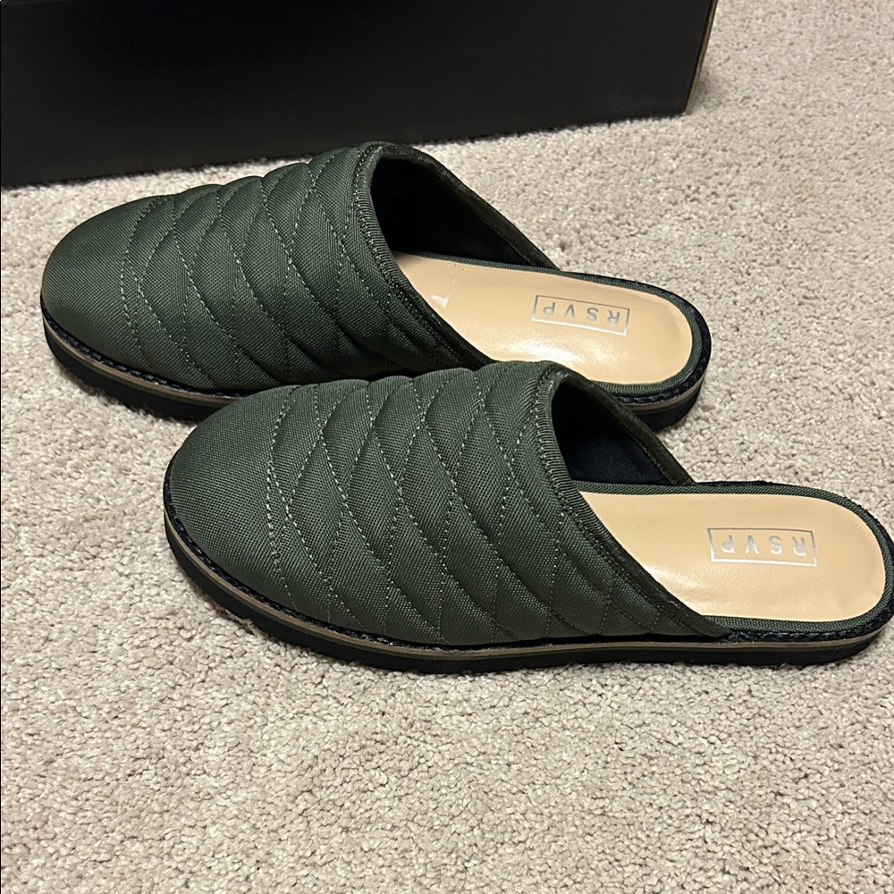 NWT-RSVP Isela Slipper Women's US 6.5 olive Quilted Closed Toe Slip-On Mule - Picture 4 of 6